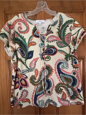 NWOT CeCe Paisley Short Sleeve Blouse with Colorful Accents